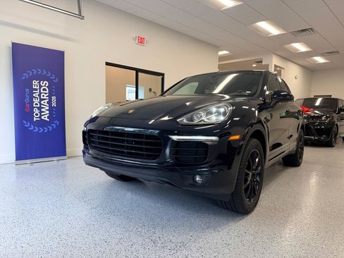 Used 2016 Porsche Cayenne AWD/4WD image 3