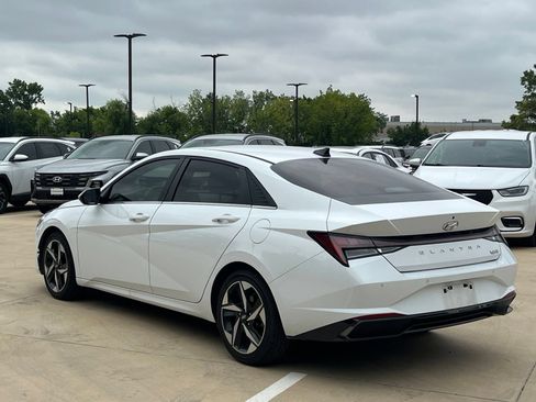 Certified 2021 Hyundai Elantra Limited FWD image 10