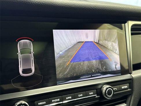 Used 2021 Porsche Macan S image 20
