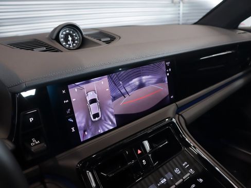 Used 2025 Porsche Panamera image 20