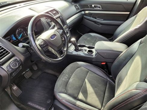 Used 2018 Ford Explorer XLT w/ Equipment Group 202A image 15