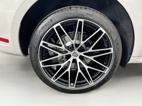 Used 2026 Porsche Macan AWD/4WD image 34