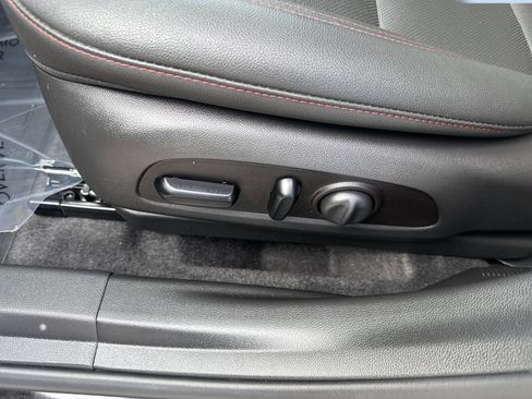 Certified 2025 Chevrolet Trax RS w/ Sunroof Package image 8