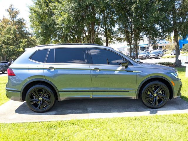 Used 2023 Volkswagen Tiguan SE R-Line FWD image 11