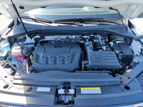 Used 2023 Volkswagen Tiguan SE w/ Panoramic Sunroof Package FWD image 24