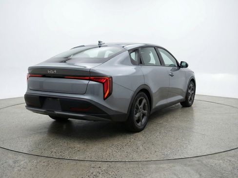 Used 2025 Kia K4 LXS image 9