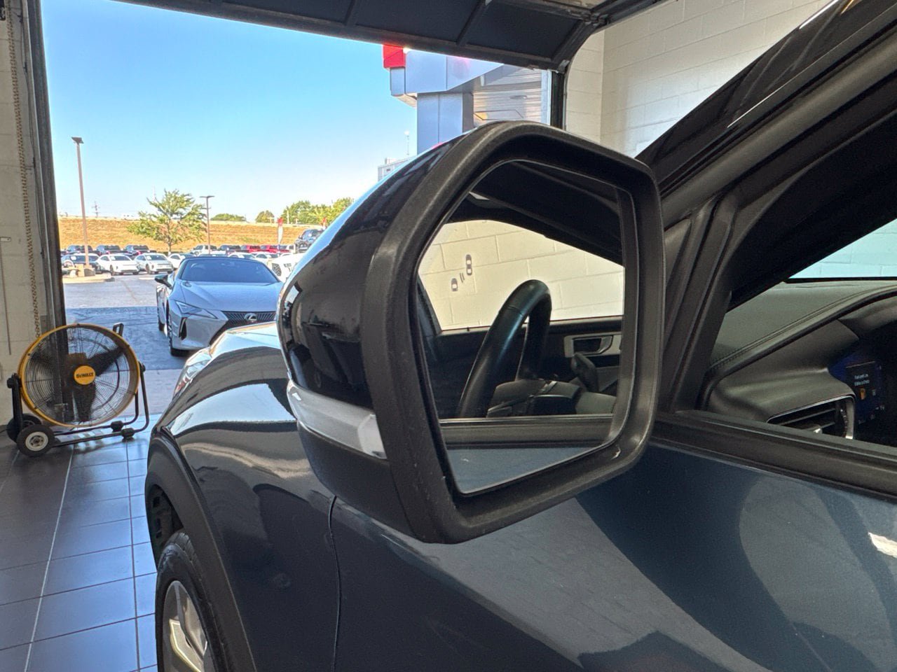 Used 2020 Ford Explorer Platinum w/ Premium Technology Package AWD/4WD image 14