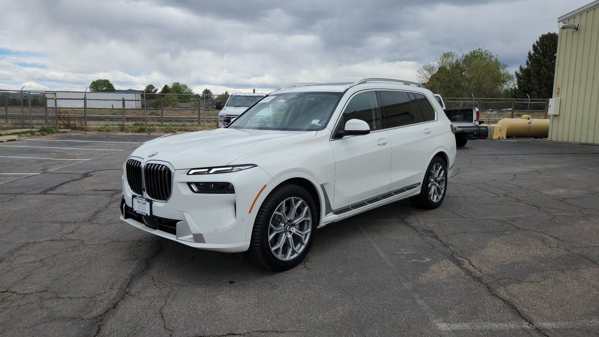 Used 2025 BMW X7 xDrive40i AWD/4WD image 3