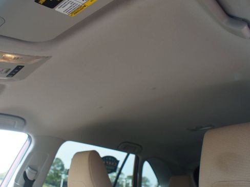Used 2019 Toyota RAV4 LE FWD image 6
