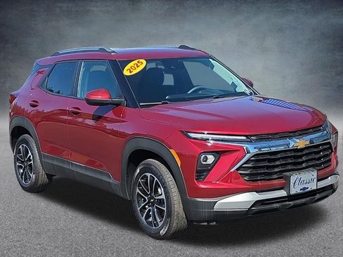 Used 2025 Chevrolet TrailBlazer LT AWD/4WD image 8