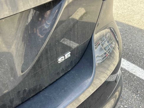 Used 2014 Ford Focus SE w/ SE Winter Package image 8