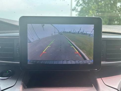 Used 2021 Ford Explorer XLT w/ Equipment Group 202A AWD/4WD image 26