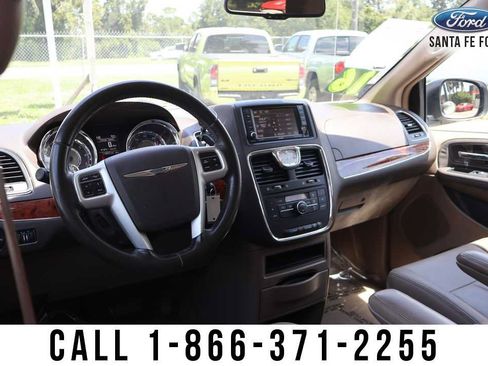 Used 2016 Chrysler Town & Country Touring FWD image 17