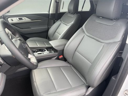 New 2026 Ford Explorer Active w/ Active Comfort Package AWD/4WD image 9