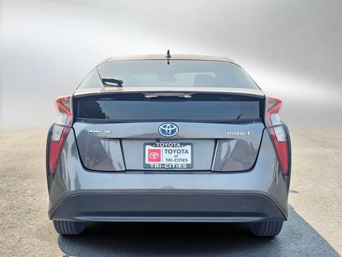 Used 2016 Toyota Prius Three w/ Advanced Technology Package FWD image 4