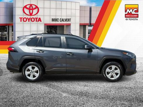 Used 2019 Toyota RAV4 XLE w/ Convenience Package FWD image 6
