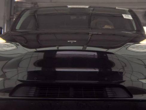 Used 2022 Tesla Model Y Long Range AWD/4WD image 3