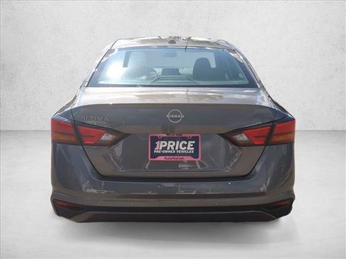 Used 2025 Nissan Altima 2.5 SV FWD image 7