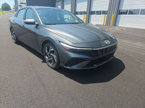 Used 2024 Hyundai Elantra Limited FWD image 18