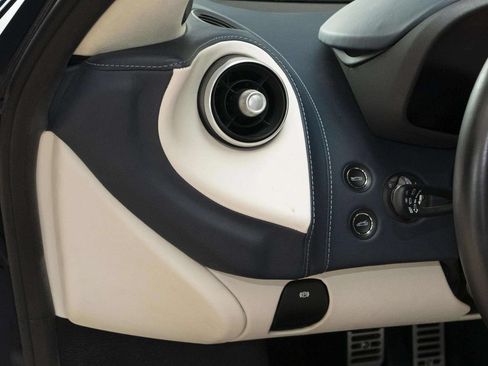 Used 2023 McLaren GT RWD image 22