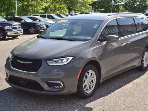 Used 2022 Chrysler Pacifica Touring-L FWD image 4
