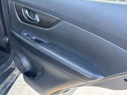 Used 2014 Nissan Rogue SV w/ SV Premium Package image 28