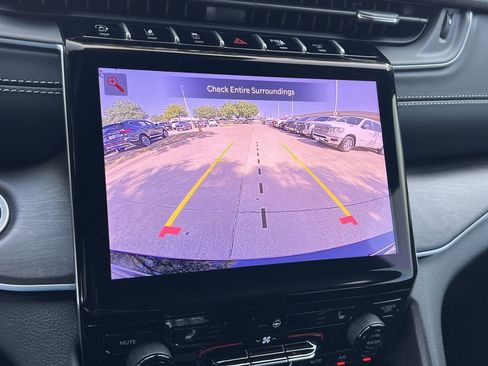 Used 2025 Jeep Grand Cherokee Limited RWD image 15