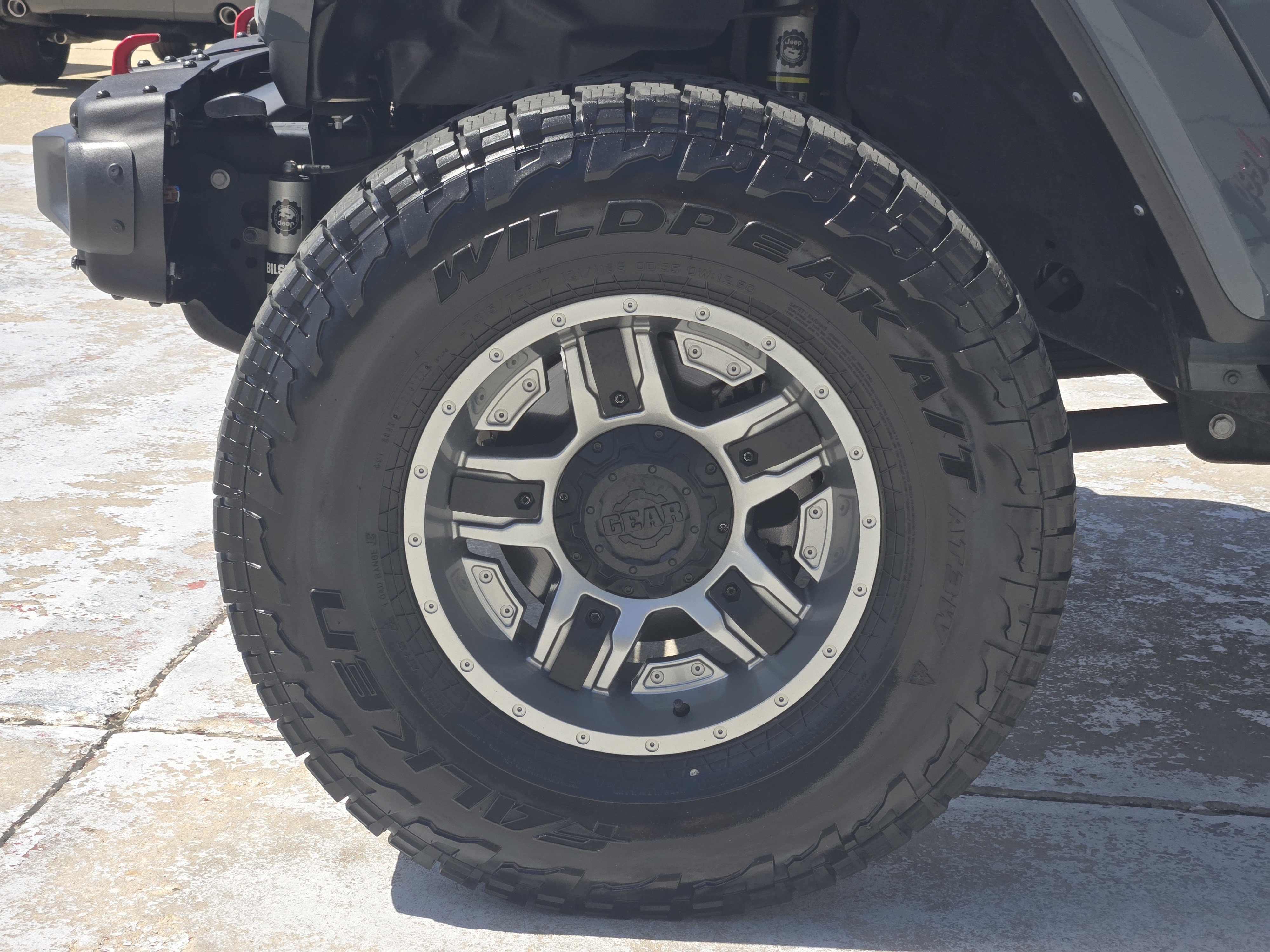 Used 2025 Jeep Gladiator Rubicon AWD/4WD image 14