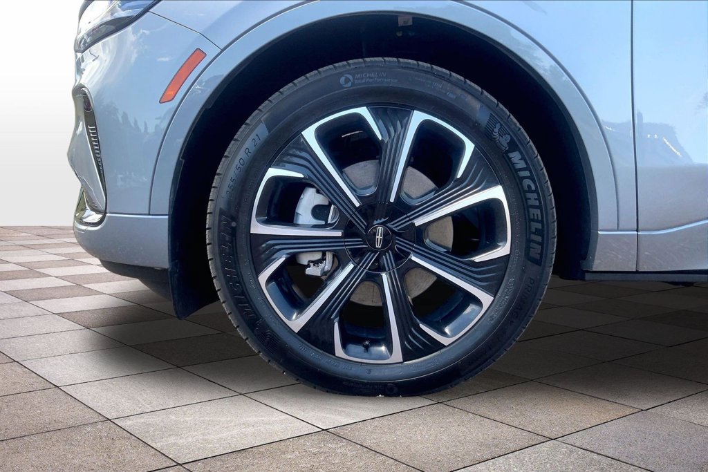 Used 2025 Lincoln Nautilus Reserve AWD/4WD image 9