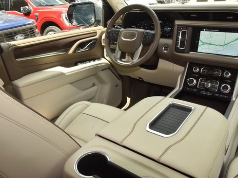 Used 2023 GMC Yukon Denali w/ LPO, Floor Liner Package AWD/4WD image 16
