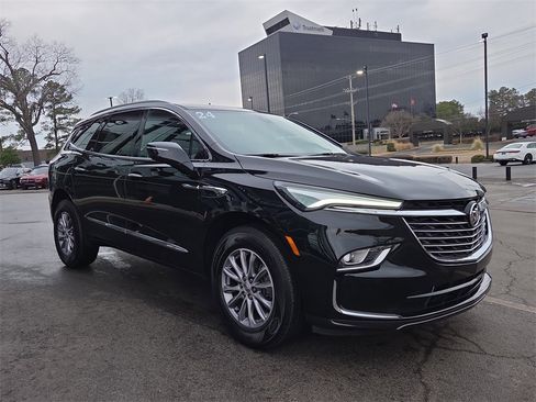 Used 2024 Buick Enclave Essence image 7