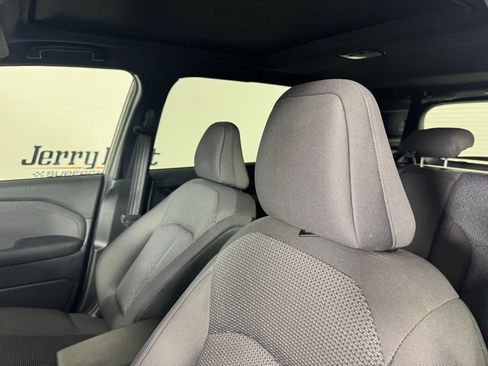 Used 2025 Subaru Forester Premium w/ Convenience Package #2 image 12