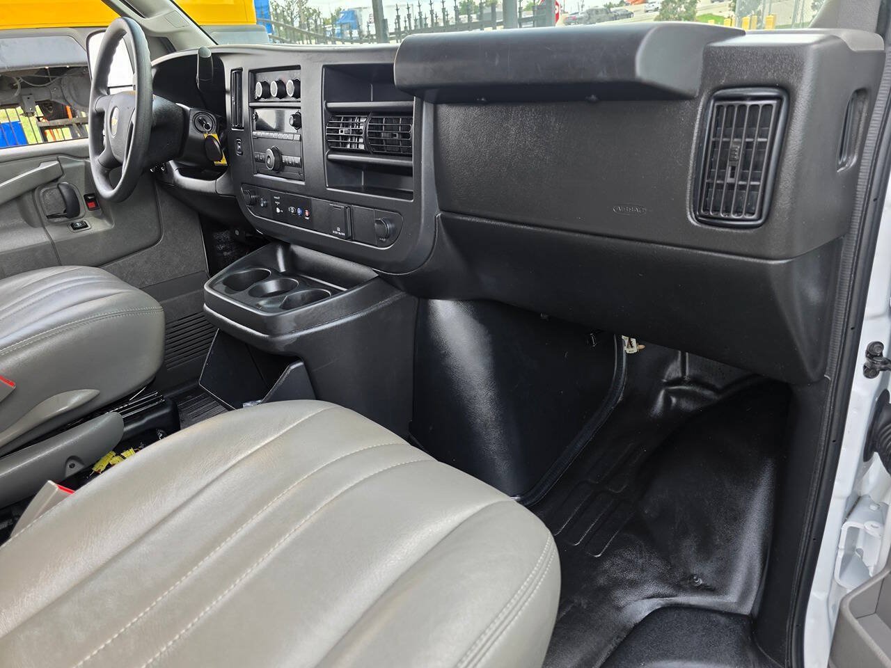 Used 2024 Chevrolet Express 3500 LS RWD image 15