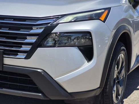 Certified 2024 Nissan Rogue SV AWD/4WD image 5