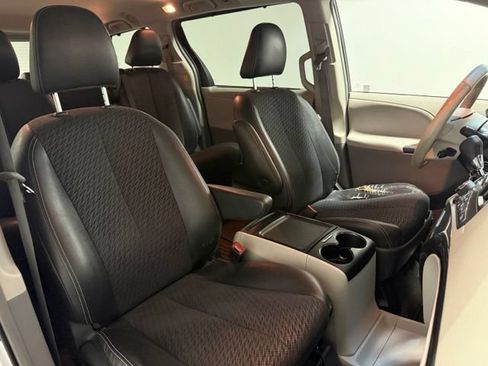 Used 2013 Toyota Sienna SE FWD image 26