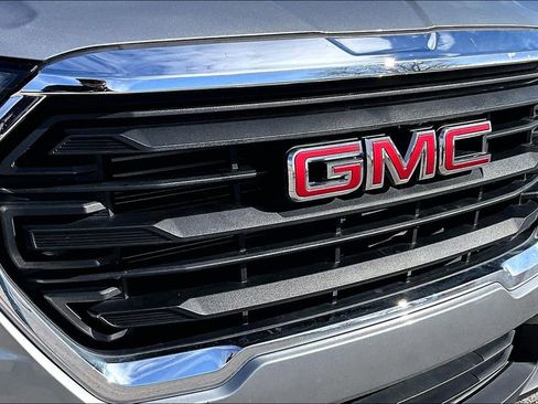 Used 2024 GMC Terrain SLE image 28