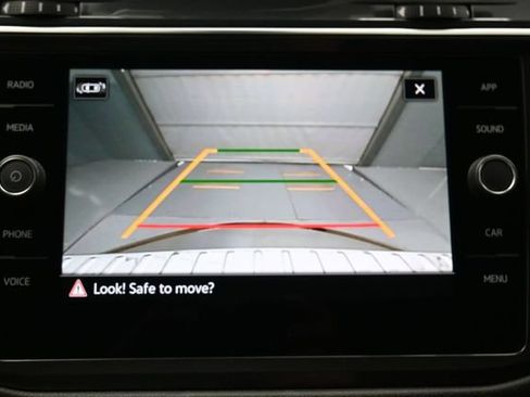 Used 2023 Volkswagen Tiguan SE w/ Panoramic Sunroof Package FWD image 21