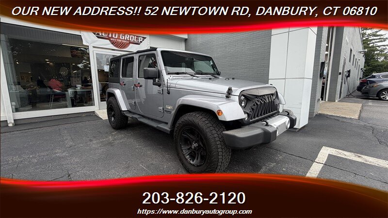 Used 2014 Jeep Wrangler Unlimited Sahara w/ Dual Top Group AWD/4WD image 7