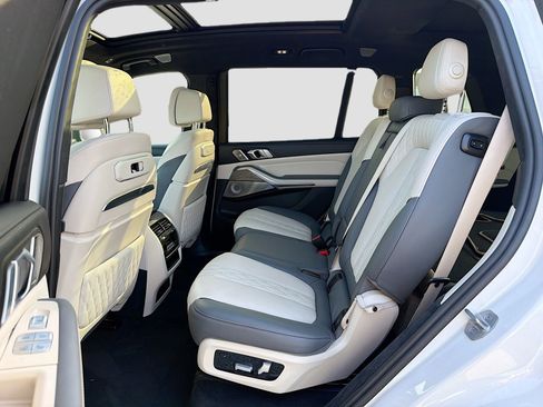 Used 2023 BMW X7 xDrive40i w/ Executive Package image 23