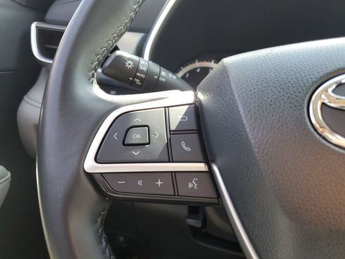 Used 2023 Toyota Highlander XLE AWD/4WD image 23
