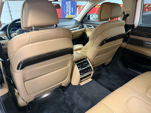 Used 2019 BMW 750i xDrive w/ Executive Package image 32