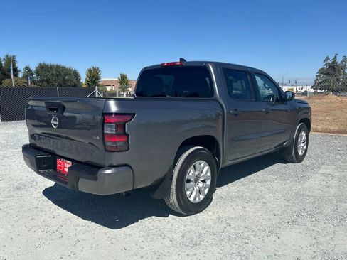 Used 2022 Nissan Frontier SV RWD image 3