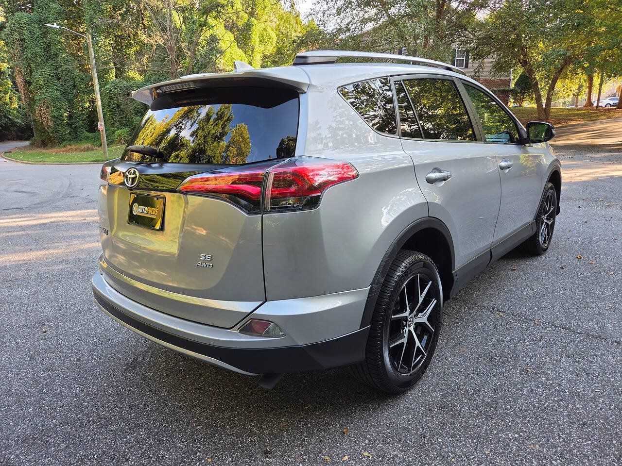 Used 2017 Toyota RAV4 SE AWD/4WD image 5