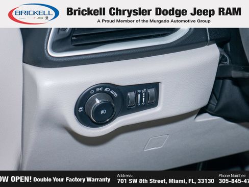 Used 2023 Chrysler Pacifica Touring-L FWD image 29