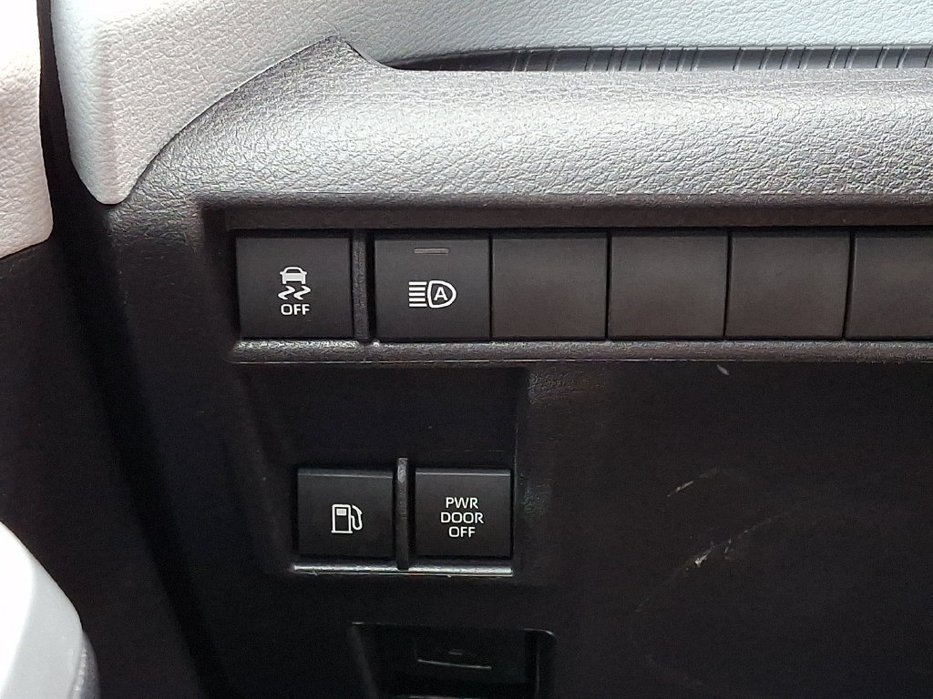Certified 2025 Toyota Sienna XLE FWD image 25