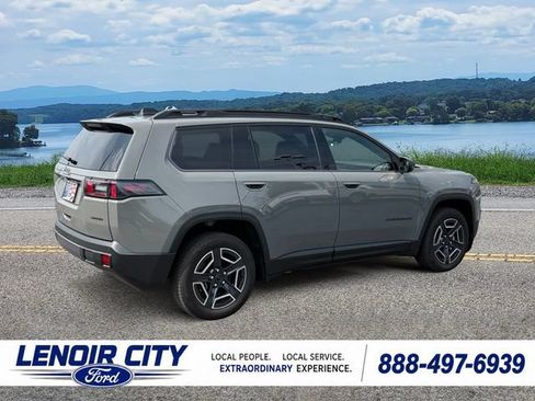 Used 2026 Jeep Cherokee Laredo AWD/4WD image 3