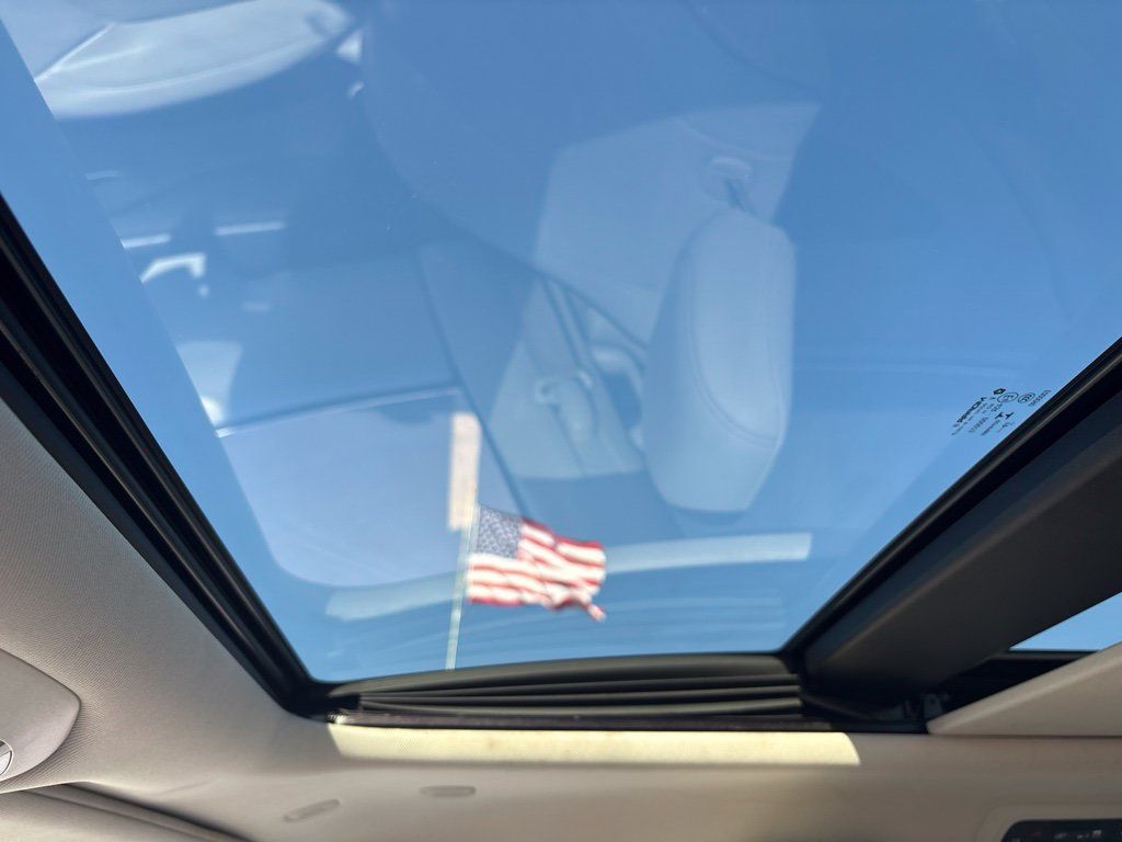 Used 2020 Chrysler Pacifica Limited w/ Advanced Safetytec Group FWD image 21