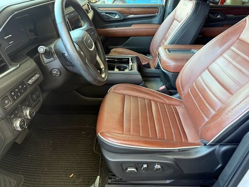 Used 2023 GMC Yukon XL Denali Ultimate AWD/4WD image 2