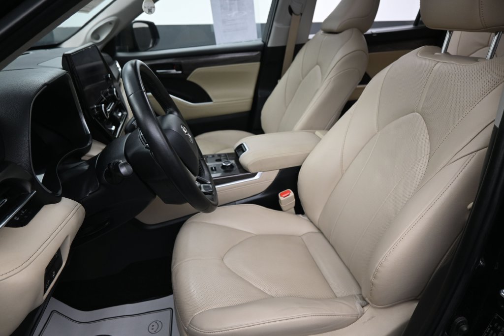 Used 2024 Toyota Highlander Limited AWD/4WD image 22