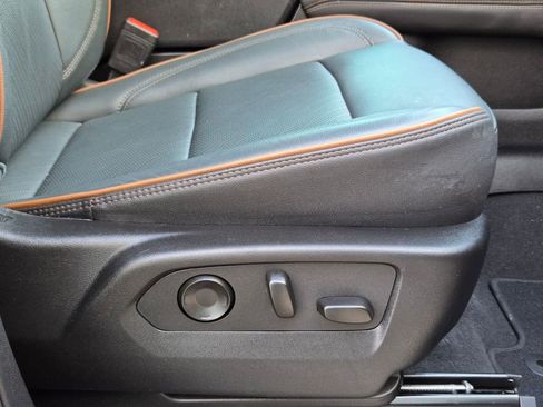 Used 2025 GMC Yukon XL AT4 w/ AT4 Premium Package image 32